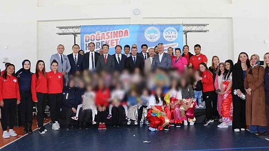 Ceza İnfaz Kurumu'nda anne yanında kalan çocuklar unutulmadı...