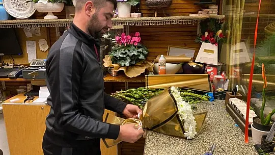 Çiçekçiler yoğun mesai yapıyor