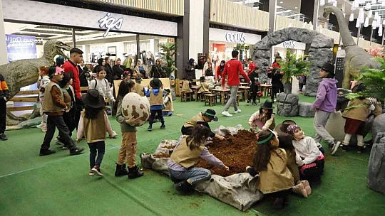 Çocuklar KUMSMALL'a akın ediyor