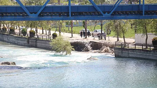 Çöken yol onarılırken tekrar çöktü, işçiler ölümden döndü