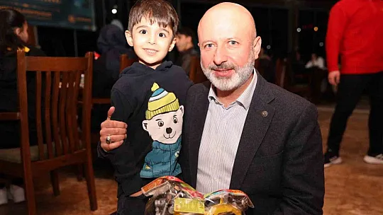 Depremzede öğrenciler ve aileleriyle birlikte iftar yaptılar