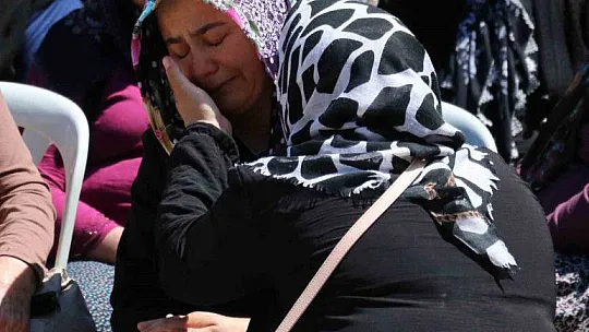 Damatlarının öldürdüğü anne ve kızının cenazesi gözyaşlarıyla toprağa verildi