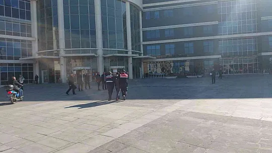 Suriye uyruklu terörist Kayseri'de yakalandı...