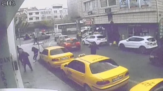 Dehşet anları kamerada: Babası ve kardeşini böyle vurdu