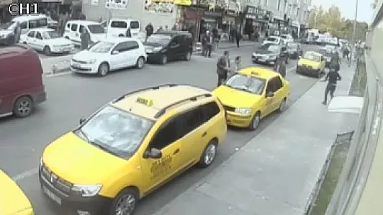 Dehşet anları kamerada: Babası ve kardeşini böyle vurdu