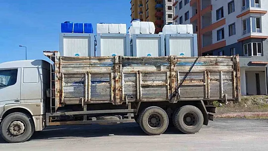 Deprem bölgesine 10 konteyner ev ve 2 iş makinesi kepçe daha