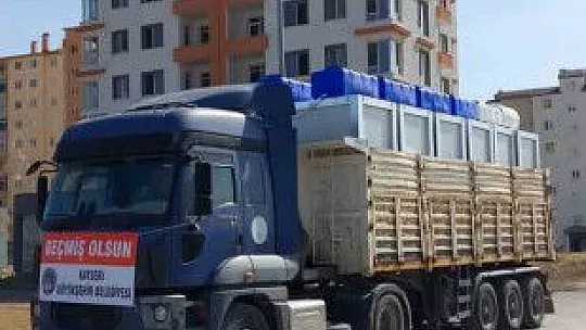 Deprem bölgesine 10 konteyner ev ve 2 iş makinesi kepçe daha