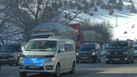 Deprem bölgesine dört yandan yardım konvoyu gidiyor