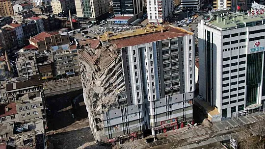 O bina depremde ağır hasar görmüştü