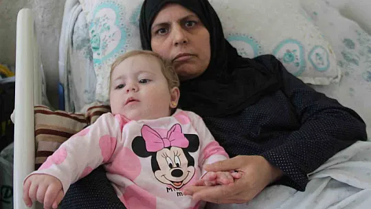 Depremin sembol bebeği ve annesi kurtarıcılarına teşekkür etmek istiyor