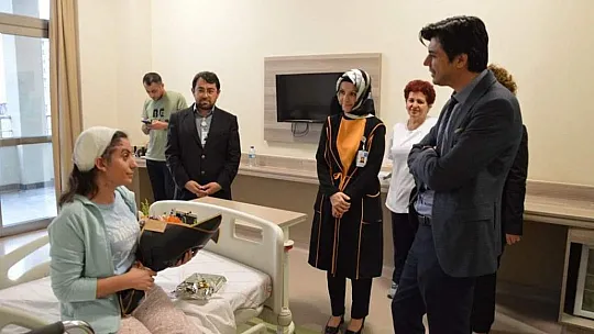 Doç. Dr. Serhat Koyuncu Gamze hemşireyi yalnız bırakmadı...