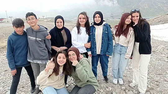 Öğrencilerden örnek davranış