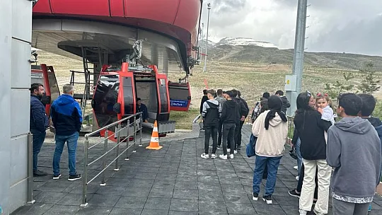 Öğrencilerden örnek davranış