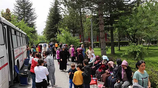 Depremzedeler bağış yaptı...