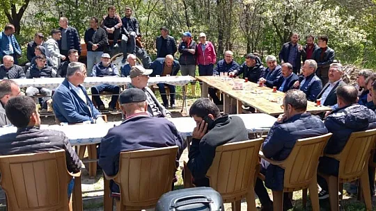 Dualar eşliğinde toprakla buluşturdular!