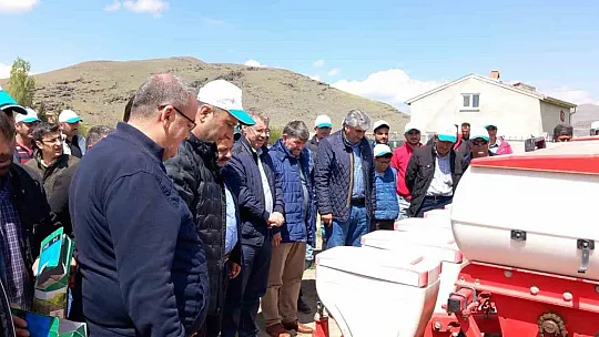 Dualar eşliğinde toprakla buluşturdular!