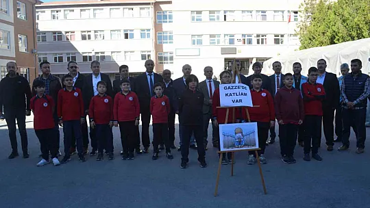 İlçede örnek davranış! Filistinli çocukların yaralarını sarmak için...