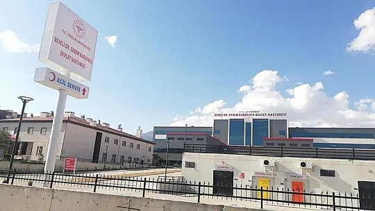 Develi'deki Dr. Ekrem Karakaya Devlet Hastanesi'nin tabelaları asıldı