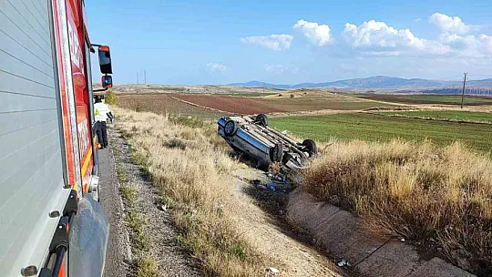 Düz yolda takla atan aracın sürücüsü yaralandı