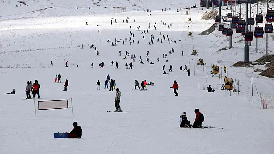 Erciyes'te hafta sonu yoğunluğu...