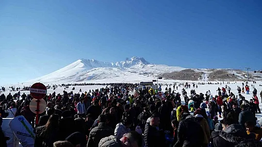 Erciyes'e hafta sonu kaç kişi gitti?