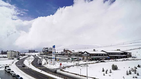 Erciyes'te baharda kayak heyecanı
