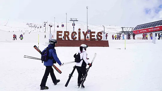 Erciyes'te baharda kayak heyecanı