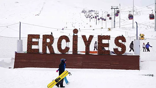Erciyes'te baharda kayak heyecanı