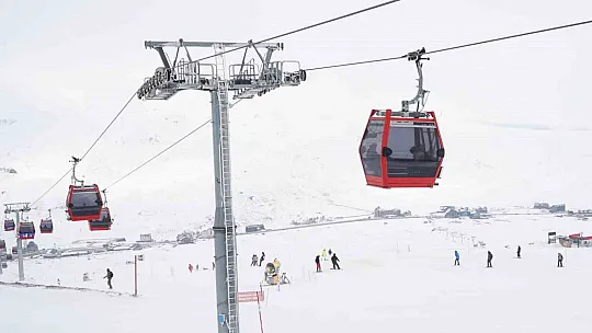 Erciyes'te baharda kayak heyecanı