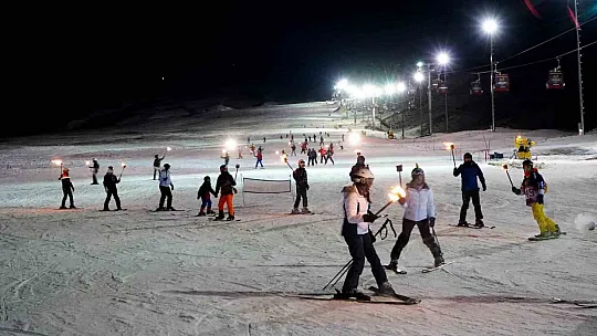 Erciyes'te baharda kayak heyecanı