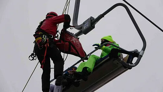 Erciyes'te Teleferikte mahsur kalanlar kurtarıldı! Nefes kesen anlar...