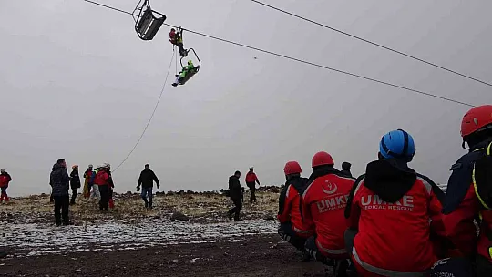 Erciyes'te Teleferikte mahsur kalanlar kurtarıldı! Nefes kesen anlar...