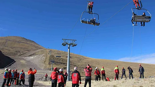 Erciyes'te turistler kurtarıldı!