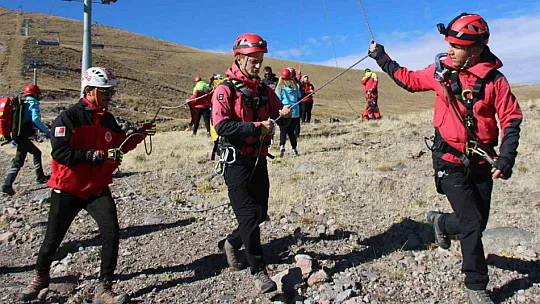 Erciyes'te turistler kurtarıldı!