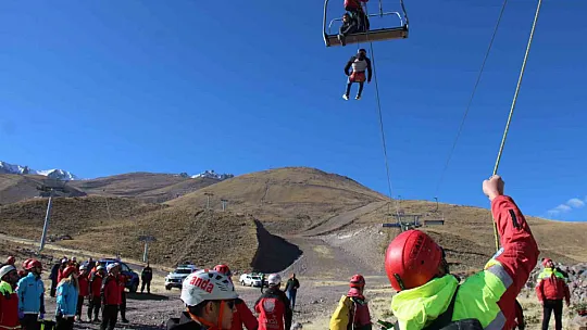 Erciyes'te turistler kurtarıldı!