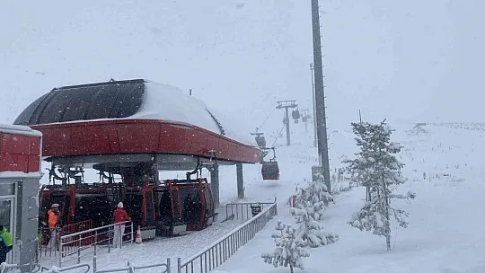 Erciyes'te kar sevinci yaşanıyor