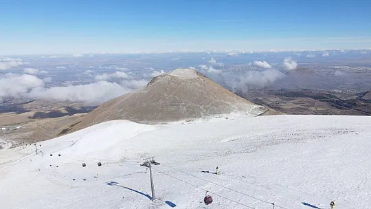 Erciyes'te kar sevinci