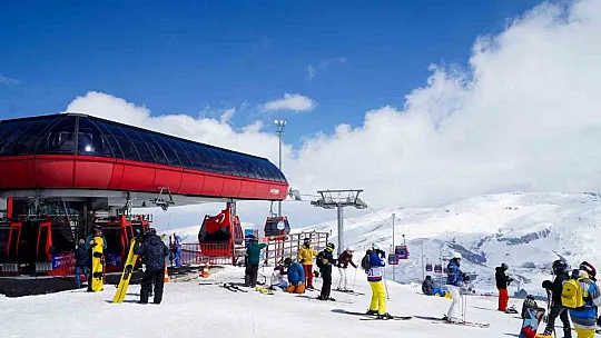 Erciyes'te kayak sezonu uzadı