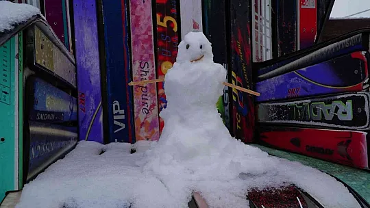 Erciyes'te sezonun ilk kardan adamı yapıldı
