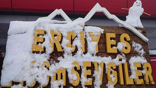 Erciyes'te sezonun ilk kardan adamı yapıldı