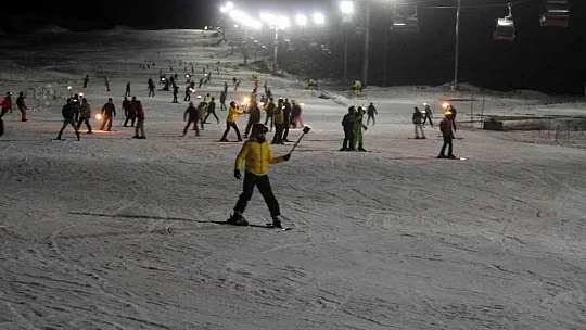 Erciyes'te yeni yıla meşalelerle girildi