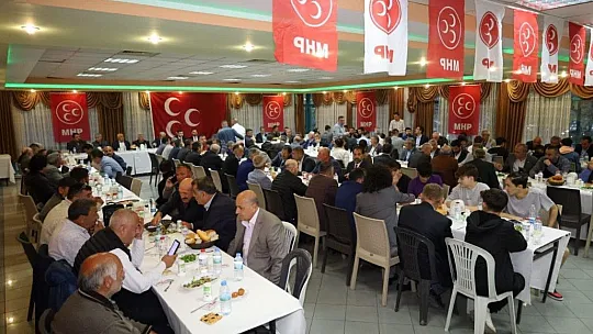 Ersoy'dan muhtarlara yemek!