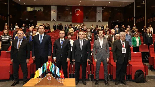 ERÜ'de 2 kongre birden
