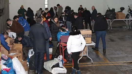 ERÜ'den deprem bölgesine uzanan yardım eline destek yağıyor