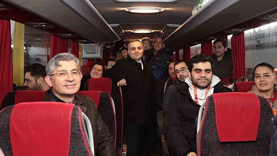 Deprem bölgesine 14 kişiden oluşan ikinci sağlık ekibi gitti