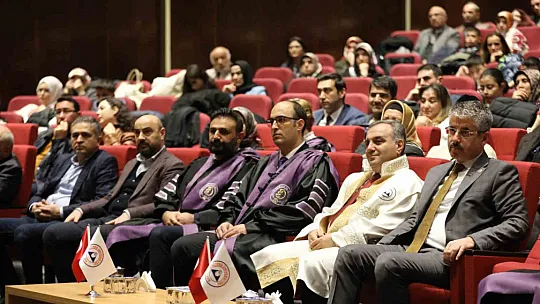 Öğrenciler önlüklerini törenle giydi...