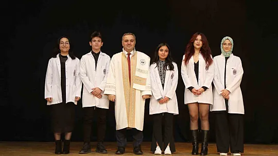 Öğrenciler önlüklerini törenle giydi...