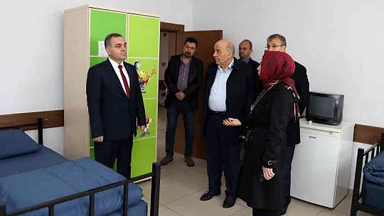 ERÜ Rektörü Altun, Hasta Yakınları Misafirhanelerini Ziyaret Etti