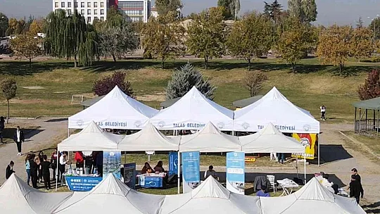 Belediye üniversitede stant açtı!