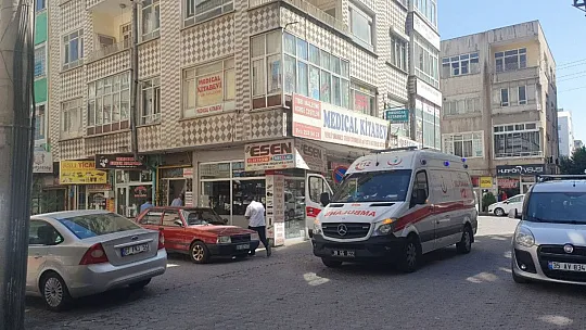 Evinde asılı halde bulundu
